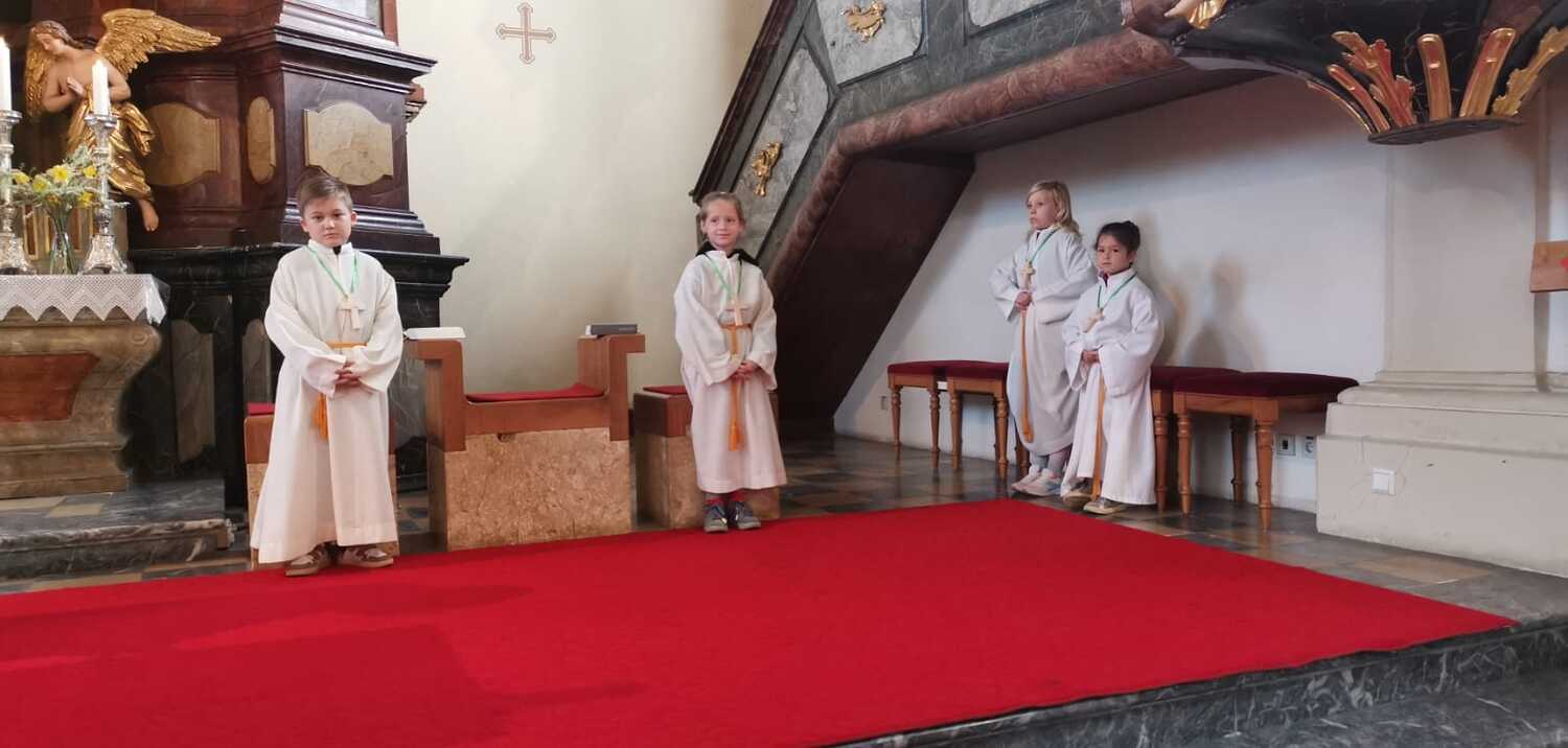 Ministranten / Lilli Langmann